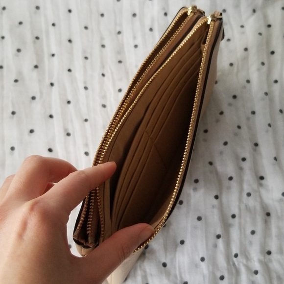 Coach blush wristlet **brand new** - Picture 5 of 8